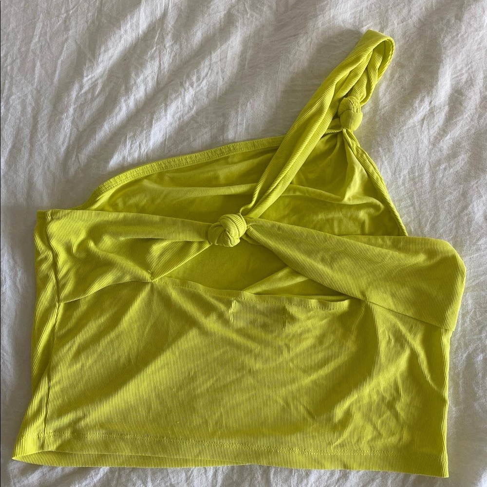 UO top Large